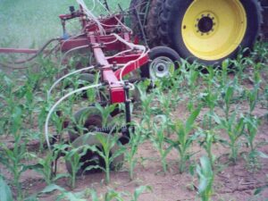 Yetter Generation III Einzelarm-Schneidscheiben im Einsatz im Mais