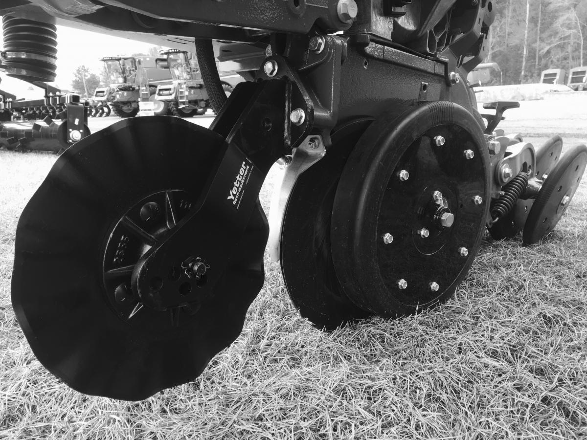 Yetter JD Twin Row Schneidscheibe mit 13.56" SW Blatt