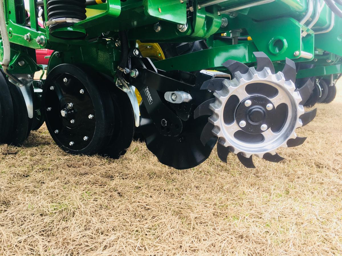 Yetter JD Twin Row Schneidscheibe mit 13.56" SW Blatt