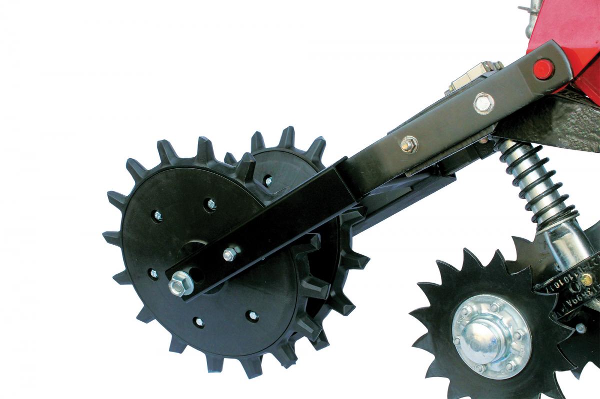 Yetter CNH 1200er Serie Twister-Umrüstsatz mit verdrehten Poly-Spike-Rädern
