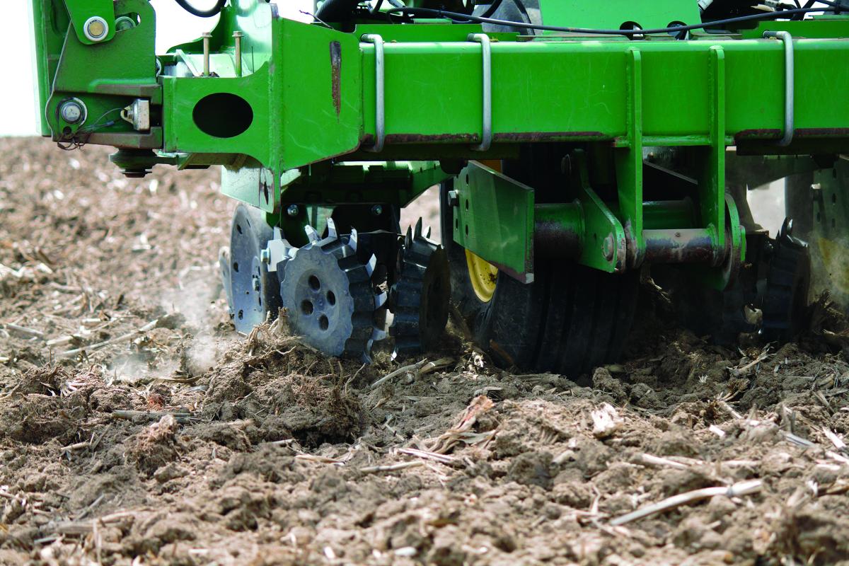 Yetter Titan Reihenräumer für John Deere Schneidscheibe