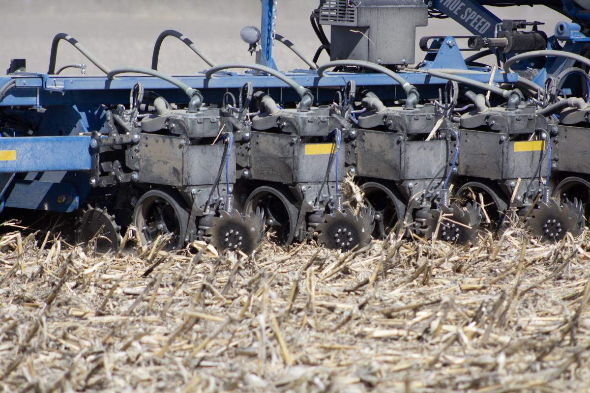 Yetter Pneumatischer Reihenräumer für JD 7000, AGCO 6000, 8000, Kinze 2000, 3000, 4900, breit